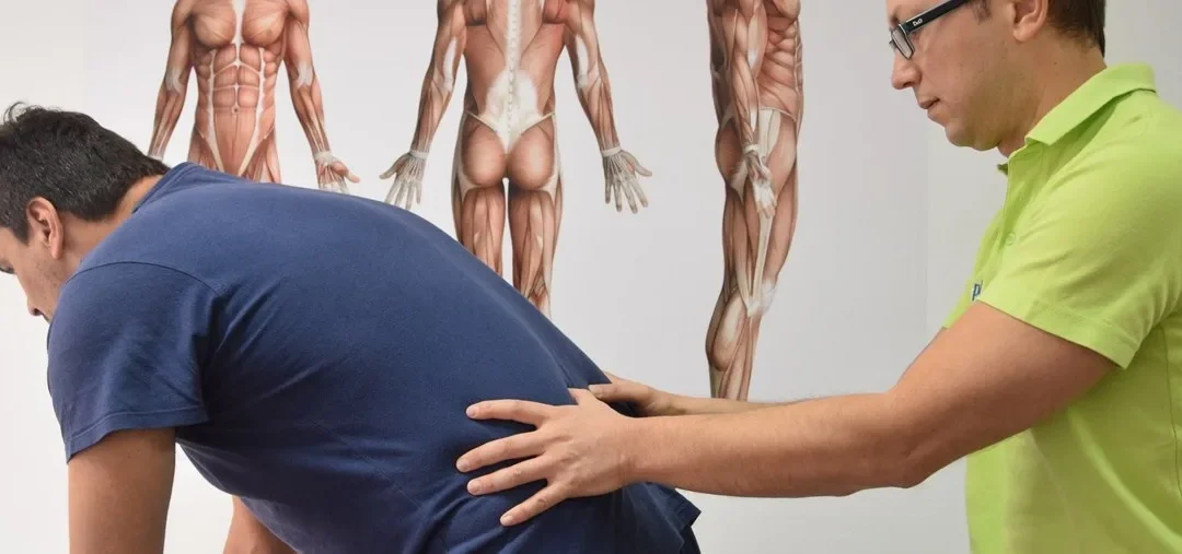 Δια χειρός θεραπεία (manual therapy)